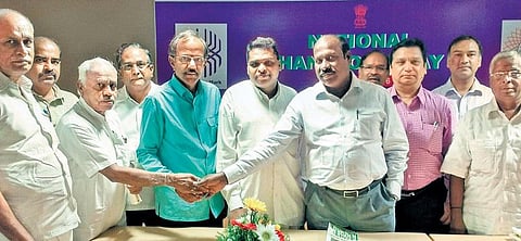 கைத்தறி துறை செழிக்க﻿ பாரம்பரிய ரகங்களை அதிகம் உற்பத்தி செய்ய வேண்டும்﻿: நெசவாளர்களுக்கு கைத்தறி துறை கூடுதல் இயக்குநர் அறிவுரை﻿