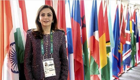 பதக்கம் வழங்கிய நீடா அம்பானி