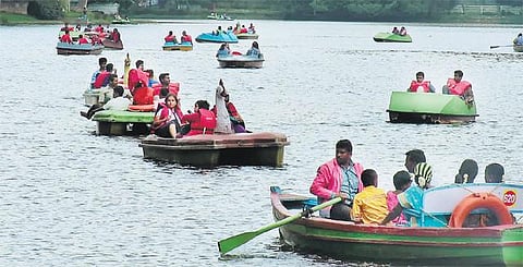 3 நாட்கள் தொடர் விடுமுறையால்﻿ கொடைக்கானலில் குவிந்த சுற்றுலாப் பயணிகள்﻿