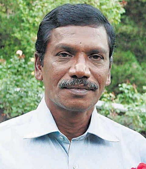 வரலாற்றின் சிதைந்த பிம்பம்﻿