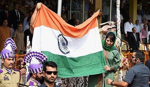 துப்பாக்கியால் எப்போதும் தீர்வு கிடைக்காது: காஷ்மீர் இளைஞர்களுக்கு முதல்வர் மெகபூபா உருக்கமான வேண்டுகோள்