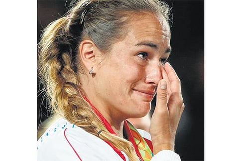 தங்கம் வென்றார் மோனிகா﻿: அரை இறுதியில் நடால் தோல்வி﻿