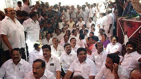 சட்டப்பேரவை வளாகத்தில் தர்ணா ஏன்?- ஸ்டாலின் விளக்கம்