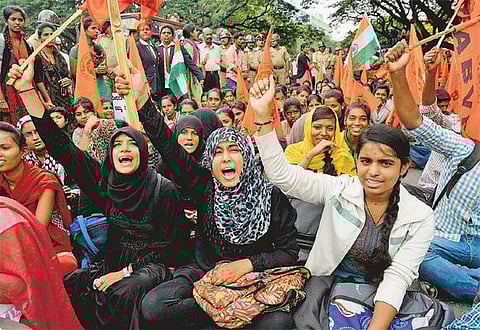 ஆம்னஸ்டி அமைப்புக்கு தடை விதிக்கக் கோரி﻿ கர்நாடகாவில் ஏபிவிபி அமைப்பினர் தொடர் போராட்டம்﻿