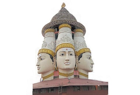 குன்றின் மேல் ஆறுமுக தரிசனம்﻿