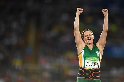 கிரிக்கெட்டில் இருந்து தடகளத்துக்கு தாவி ஒலிம்பிக்கில் பதக்கம் வென்ற தெ.ஆ. வீராங்கனை!