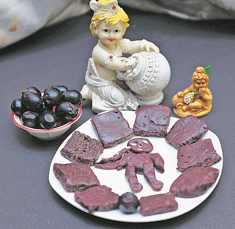 நாவூறச் செய்யும் நாவல்பழ கேக்﻿