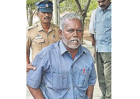 நாமக்கல்லில் மக்கள் குறைதீர் நாளில்﻿ ஆட்சியரைத் தாக்க முயற்சித்தவர் கைது﻿