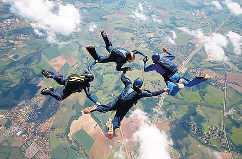 அடடே அறிவியல்: அந்தரத்தில் பறக்கும் அறிவியல்