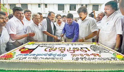 மக்கள் நலக் கூட்டணி தலைவர்கள் விஜயகாந்துக்கு பிறந்த நாள் வாழ்த்து﻿: கூட்டணியில் தேமுதிக நீடிக்குமா?