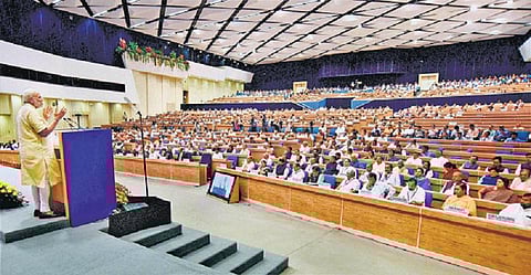 இந்தியா வளர்ச்சி அடைவதற்கு சட்டங்களை மாற்றியமைக்க வேண்டும்: பிரதமர் நரேந்திர மோடி பேச்சு﻿