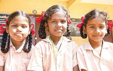 இரட்டை ஜடை போட்டால்தான் படிப்பு வருமா?﻿