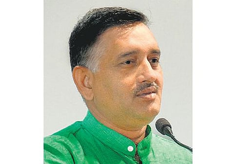 சொந்த தொகுதியிலிருந்து சட்டப்பேரவைக்கு﻿ சைக்கிளில் 110 கி.மீ. சென்ற எம்எல்ஏ﻿