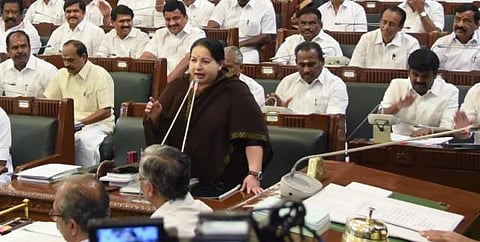 சிறு வணிகர்களுக்கு உதவ 228 வணிக வரி அலுவலகங்களில் கட்டணமில்லா உதவி மையங்கள்: ஜெயலலிதா அறிவிப்பு