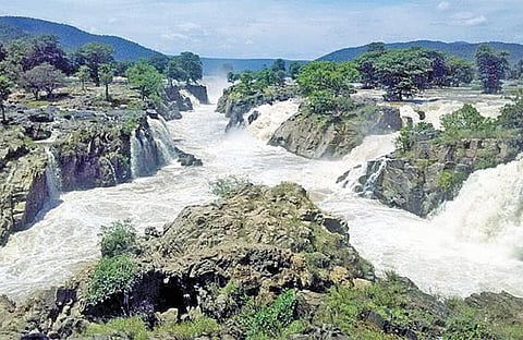 உச்ச நீதிமன்றத்தின் கண்டிப்பால் தமிழகத்துக்கு காவிரியில் 11 ஆயிரம் கன அடி நீர் திறப்பு: கர்நாடக அரசு நடவடிக்கை