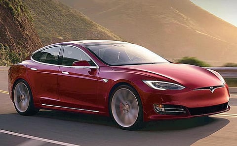 ஒருமுறை சார்ஜ் செய்தால் 482 கி.மீ. தூரம் ஓடும் பேட்டரி கார்!﻿