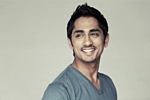 தியேட்டரிலேயே ட்வீட் விமர்சனம்: சித்தார்த் சரமாரி சாடல்