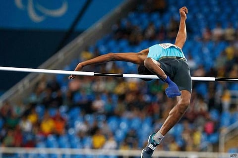 நெட்டிசன் நோட்ஸ்: மாரியப்பன்- தங்க மகன்!