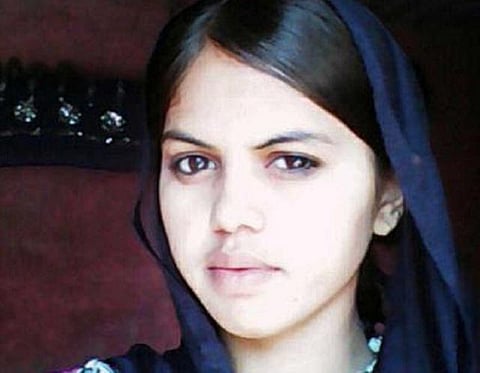 பள்ளிப் படிப்பை தொடர விரும்பிய பாகிஸ்தான் சிறுமிக்கு உதவிக்கரம் நீட்டிய சுஷ்மா