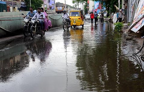 வடகிழக்கு பருவமழையை எதிர்கொள்ள தயார் நிலையில் இருக்க வேண்டும்﻿: தவறு நடந்தால் கடும் நடவடிக்கை﻿- காவல், தீயணைப்புத் துறைக்கு அரசு உத்தரவு﻿