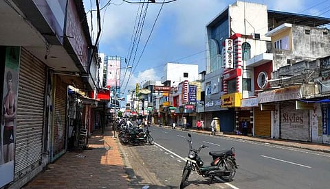 காவிரி பிரச்சினையால் கர்நாடகாவில் தமிழர்கள் தாக்கப்பட்டதை கண்டித்து தமிழகத்தில் இன்று முழு அடைப்பு, மறியல்