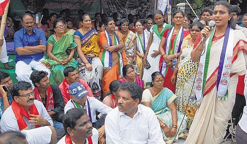 மாநில சிறப்பு அந்தஸ்து விவகாரத்தில் வாக்குறுதியை நிறைவேற்ற வேண்டும்﻿: பிரதமர் மோடிக்கு எம்எல்ஏ ரோஜா வலியுறுத்தல்﻿