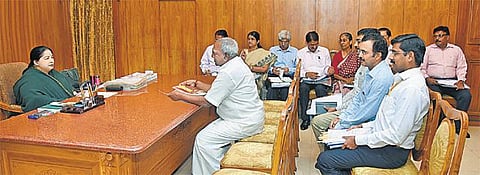 நெடுஞ்சாலை பணிகளுக்கு தமிழக அரசு ஒத்துழைப்பு அளிக்கும்﻿: மத்திய அமைச்சர் பொன்.ராதாகிருஷ்ணனிடம் முதல்வர் ஜெயலலிதா உறுதி﻿