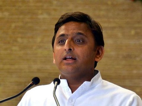 மகன் - தம்பிக்கு இடையிலான சண்டையை தீர்த்து வைத்தார் முலாயம்﻿: சிவ்பாலுக்கு அகிலேஷ் ஆதரவு﻿ - போராட்டத்தைக் கைவிட தொண்டர்களுக்கு அறிவுரை﻿