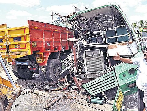 இரு வேறு விபத்துகளில் 7 பேர் பலி: 28 பேர் மருத்துவமனையில் அனுமதி