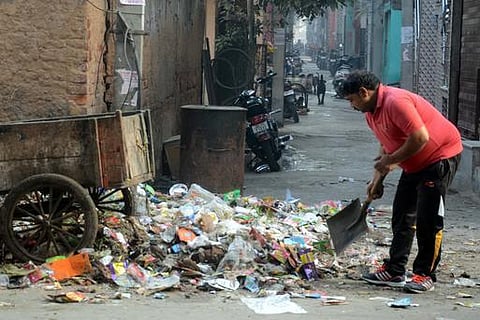 உ.பி.யில் துப்புரவுப் பணிக்கு விண்ணப்பித்த 6700 பட்டதாரிகள்