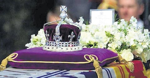 இங்கிலாந்து ராணியின் கிரீடத்தில் இருக்கும்﻿ கோகினூர் வைரத்தை கொண்டு வருவதற்கு எல்லா வழிமுறைகளையும் ஆராய்வோம்﻿: உச்ச நீதிமன்றத்தில் மத்திய அரசு பதில்﻿