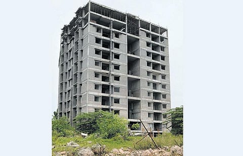 மவுலிவாக்கத்தில் இன்று நடைபெறுவதாக இருந்த﻿ 11 மாடி கட்டிடம் இடிக்கும் பணி தள்ளிவைப்பு﻿: பின்னர் அறிவிப்பு வெளியாகும் என தகவல்﻿