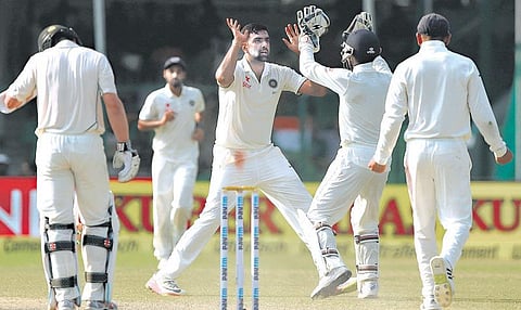 200 விக்கெட்களை வீழ்த்தி அஸ்வின் சாதனை﻿: வெற்றியை நெருங்குகிறது இந்திய அணி﻿