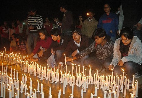 மும்பை தாக்குதல் தீவிரவாதிகளின் படகை 8 ஆண்டுக்குப் பின் ஆய்வு செய்கிறது பாக். குழு