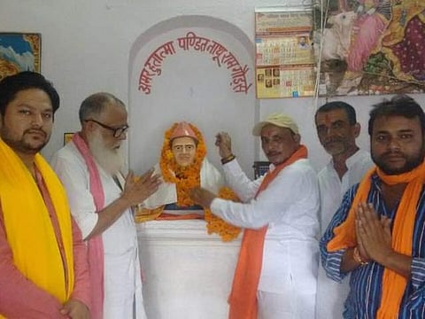 சவர்க்கரும் கோட்சேயும் வேறுவேறு அல்ல: மீண்டும் இந்து மகாசபை சர்ச்சைக் கருத்து