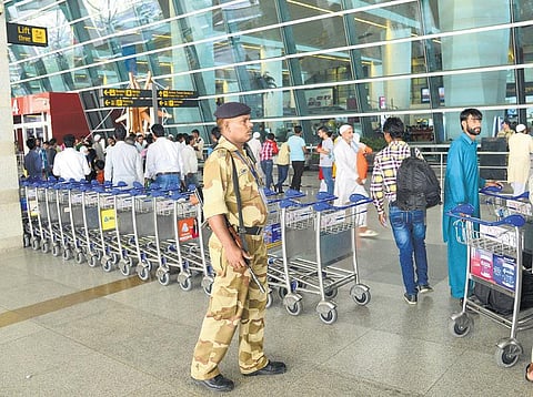 தீவிரவாதிகள் தாக்குதல் அபாயம்: 22 விமான நிலையத்தில் உஷார் நிலை﻿