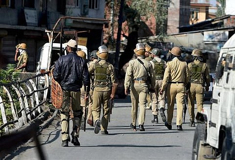 காஷ்மீரில் ஊரடங்கு உத்தரவு தளர்வு: 99-வது நாளாக இயல்பு வாழ்க்கை பாதிப்பு﻿