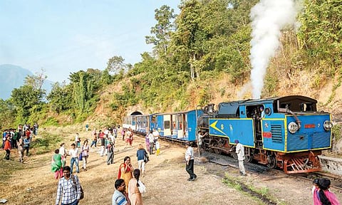 சுற்றுலா: மயக்கும் மலை ரயில் பயணம்!