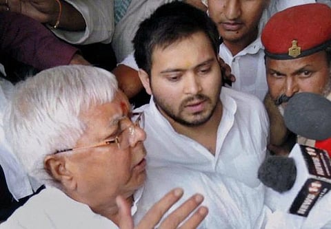 லாலு மகனை திருமணம் செய்ய 44,000 பேர் விருப்பம்﻿: புகார் தெரிவிக்கும் வாட்ஸ்-அப் எண்ணில் தகவல் அனுப்பிய இளம்பெண்கள்