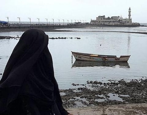 மும்பையில் உள்ள வரலாற்று சிறப்புமிக்க﻿ ஹாஜி அலி தர்காவுக்குள் நுழைய பெண்களுக்கு அனுமதி﻿: உச்ச நீதிமன்றத்தில் தர்கா நிர்வாகம் ஒப்புதல்﻿