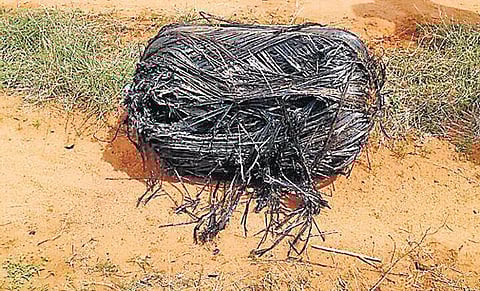 ஒட்டன்சத்திரம், கரூர் அருகே﻿ வானில் இருந்து விழுந்த மர்மப் பொருள்﻿