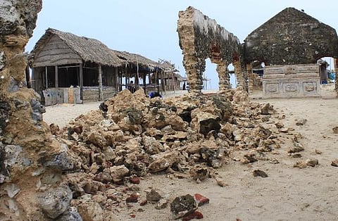 தனுஷ்கோடியில் நூறாண்டு சிறப்பு வாய்ந்த தேவாலயச் சுவர் இடிந்தது