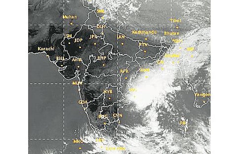காற்றழுத்த தாழ்வு மண்டலம் திசை மாறி செல்கிறது: தென் தமிழகத்தில் கனமழை பெய்யும்