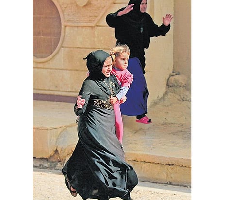 ராக்காவில் ஐ.எஸ். மீது தாக்குதல்﻿