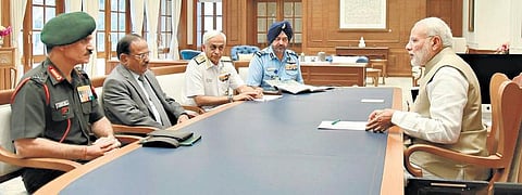 எல்லையில் பாதுகாப்பு நிலவரம்﻿: முப்படை தளபதிகளுடன் பிரதமர் மோடி ஆலோசனை﻿