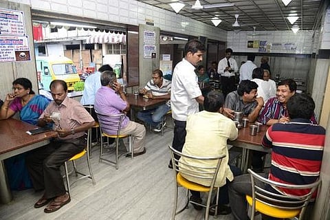 இங்கு சில்லறை கிடைக்கும்: மாற்றி யோசித்த மற்றும் சிலர்