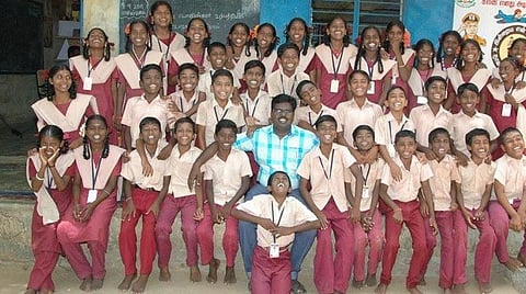 அன்பாசிரியர் 29: மணிமாறன்- களப்பயணக் கல்வியே இவர் பாடத்திட்டம்!