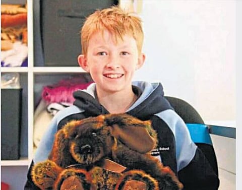 உலக மசாலா: குழந்தை நோயாளிகளை மகிழ்ச்சிப்படுத்தும் சிறுவன்!