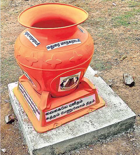 சுற்றுலா பயணிகளை கவர மண் பானை குப்பை தொட்டி﻿: மதுரை மாநகராட்சி புது முயற்சி