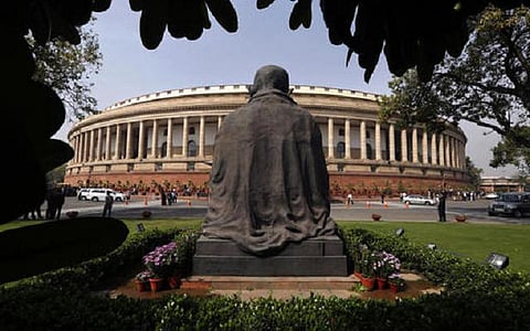 ரூபாய் நோட்டு விவகாரத்தில் எதிர்க்கட்சிகள் அமளி﻿: 4-வது நாளாக முடங்கியது நாடாளுமன்றம்﻿